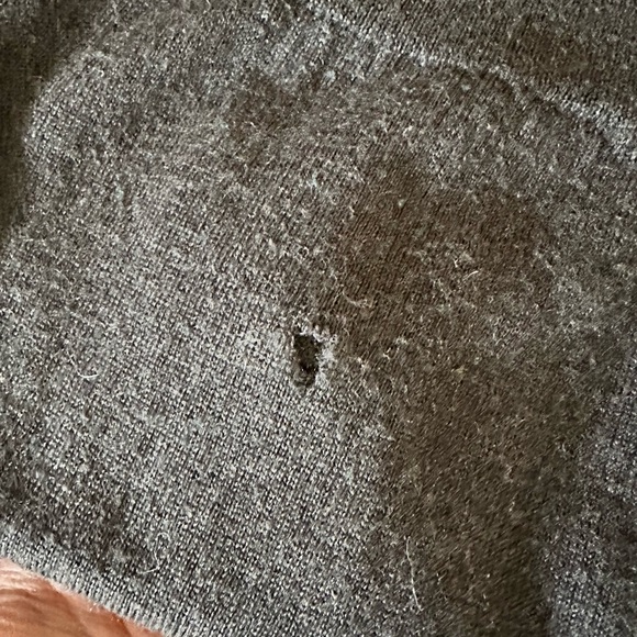 Calvin Klein Gray V-Neck Sweater size large nice sweater with fixable flaws - Picture 4 of 7